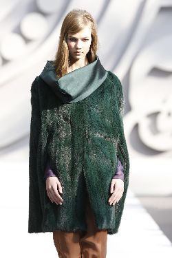 verde pino aw 08-09 Alberta Ferretti_107.jpg